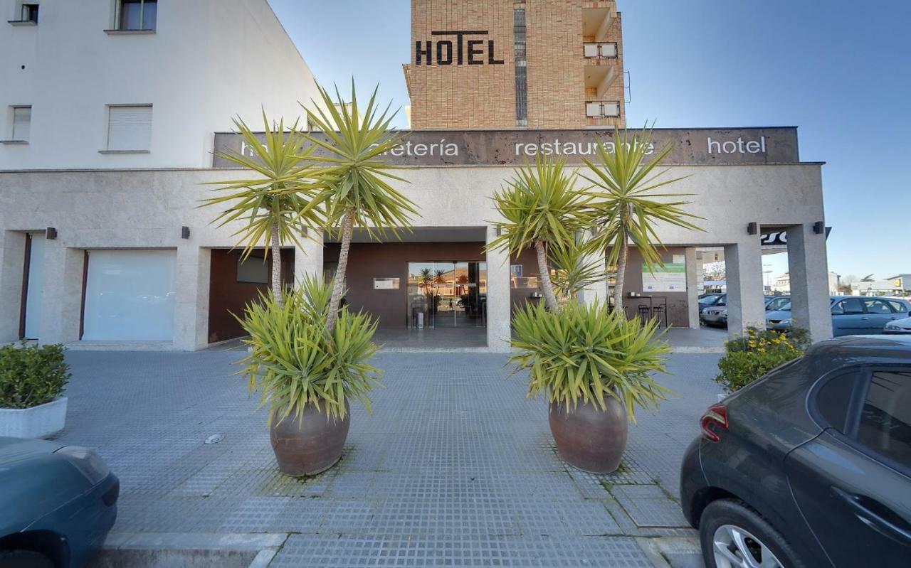 Hotel Moya Navalmoral De La Mata Exterior photo